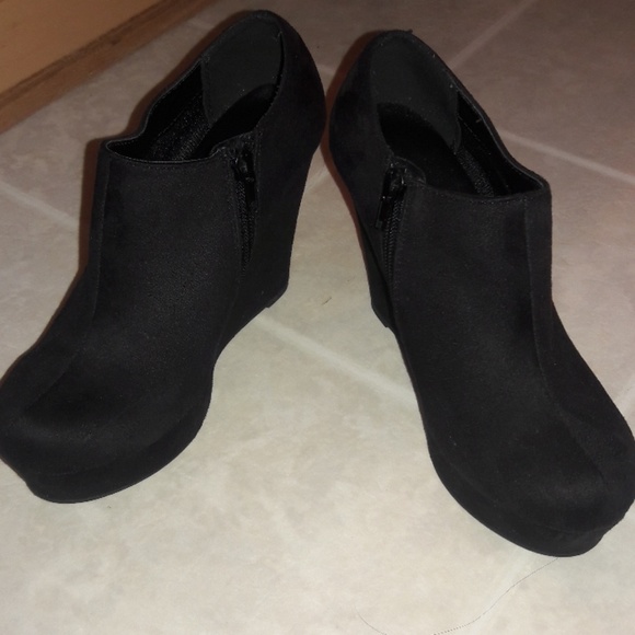 Black suede shoes - Picture 2 of 4